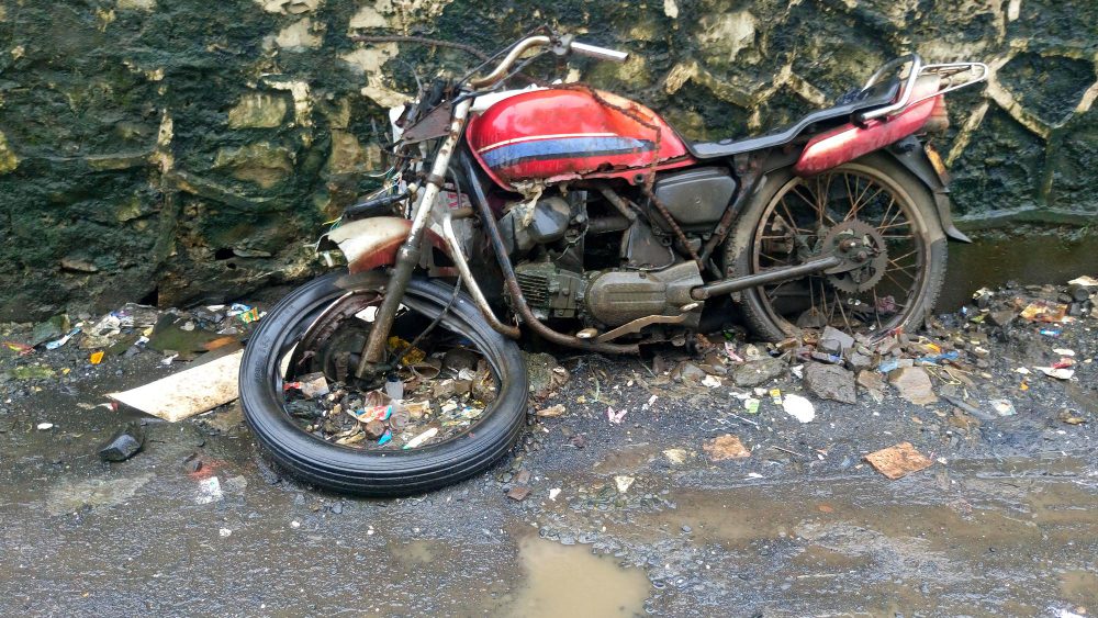 Порча имущества. Повреждение чужого имущества