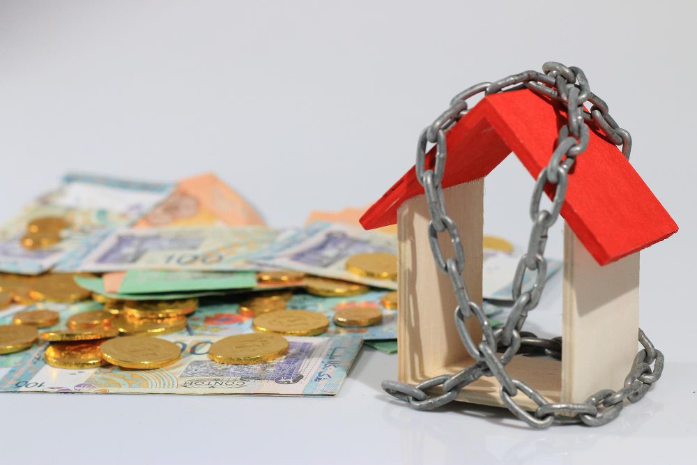 Арест имущества должника судебными приставами - основания и исключения